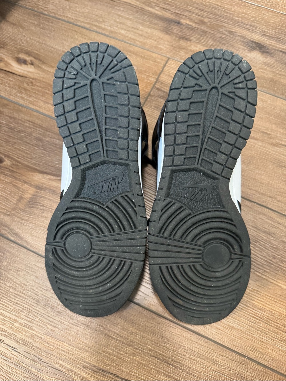 Nike Panda Dunks - Picture 4 of 4